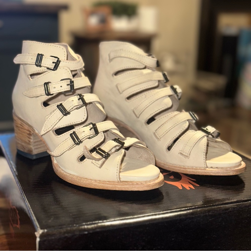 Freebird By Steven “Quinn” Cream Multi-Buckle Sandal Booties Size 7 (Beige)